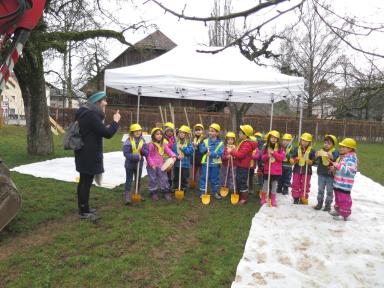 Grundsteinlegung mit Kindergartenklasse
